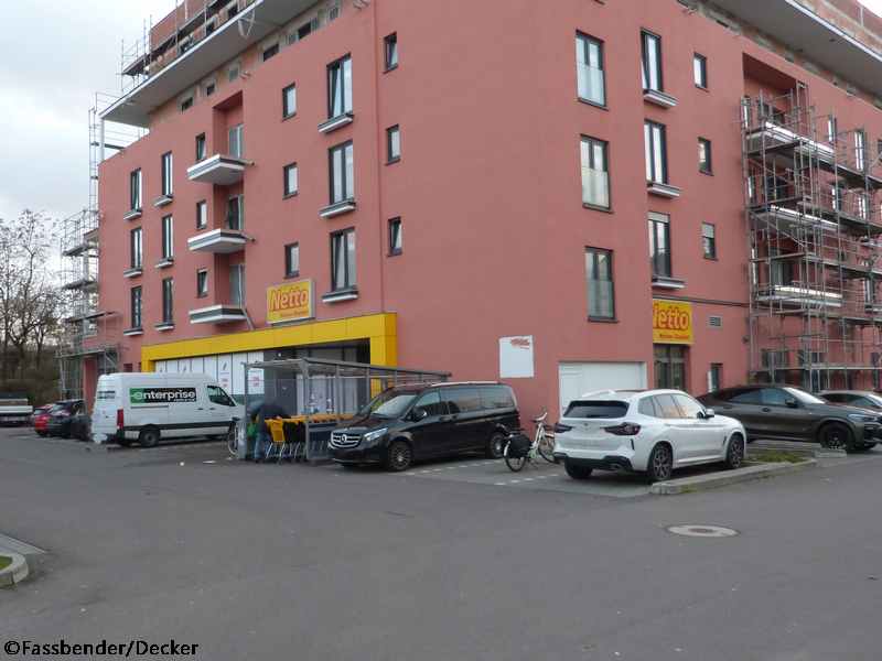 Ein Bild von den Eingang von einen Einzelhandel namens Netto